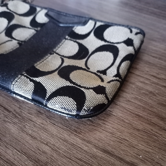 Coach wristlet with unbranded pearl strap - Picture 6 of 12